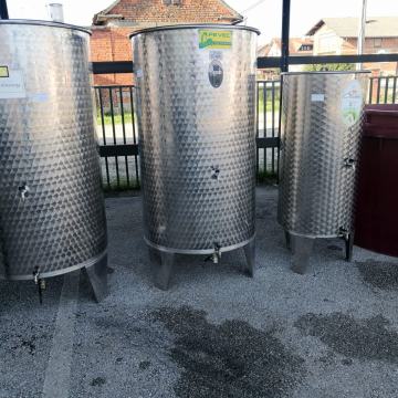 Inox bačve za vino i kace