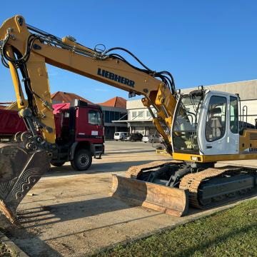 Bager gusjeničar LIEBHERR R900C 2012.