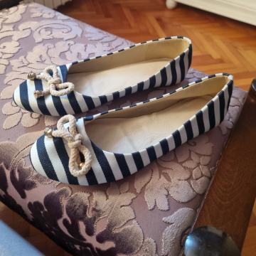 Balerinke br 40 i kratke hlače s remenom vel 32 mornarski stil