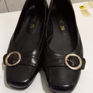 Crne kožne balerinke (broj 41)