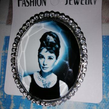 Audrey Hepburn broš