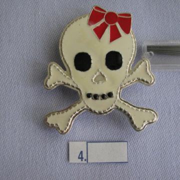 BROŠ - 4. Mrtvačka glava. Metal SAND-2