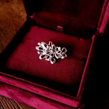 Broš bijelo zlato s dijamantima, 750/1000