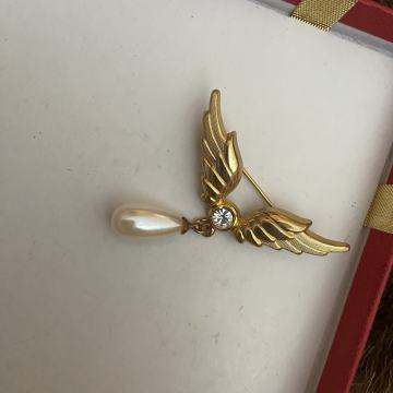 Broš sa biserom pravi biser, broš sa Swarovski kristalom , broš slon