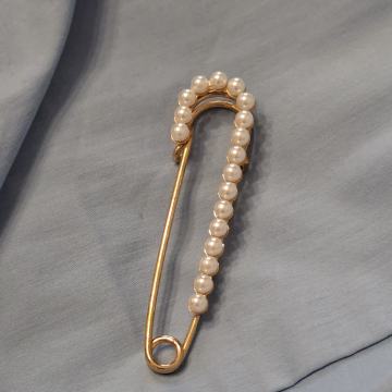 Broš NOVO  boja zlata i boja srebra