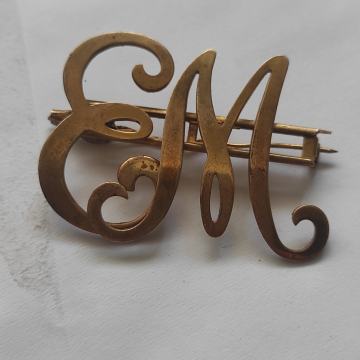 BROŠ sa dva slova iz 1930 tih godina!!