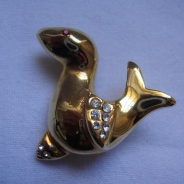 BROŠ FOKA UKRAŠENA KAMENJEM VINTAGE