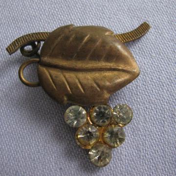 BROŠ - Grozd sa kristalima i list. Staro-obiteljsko. SAND-2