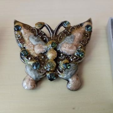 Broš leptir od metalne legure