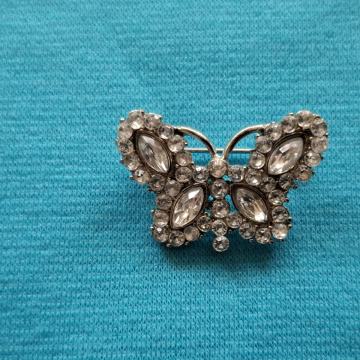 BROŠ. LEPTIR. Metalni sa kristalima. Mob