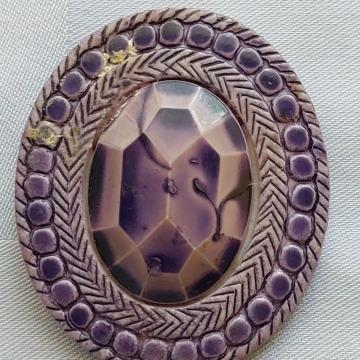 BROŠ. LJUBIČASTA elipsa 54 x 83 mm. Mob