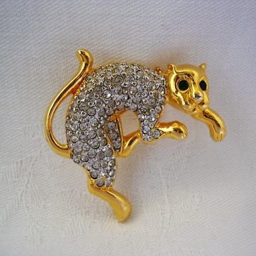 BROŠ MAČKA - PUMA - 1980 - POZLATA -