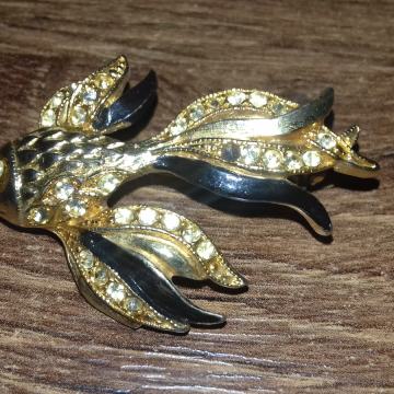 Broš sa motivom ribice - BIŽUTERIJA