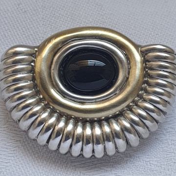 BROŠ ONIX SREBRO 925 POTPISAN