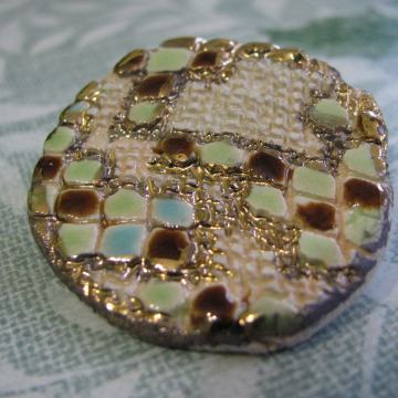 BROŠ - Zlatno - Smeđi. Kućna radinost. SAND-2