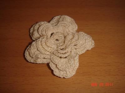 heklani broš oko 6 cm