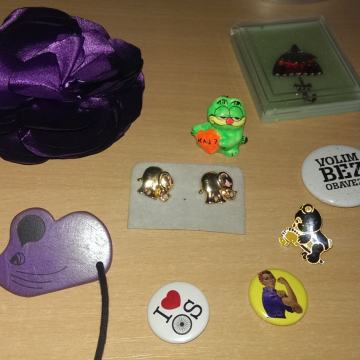 LOT bedževa i broševa