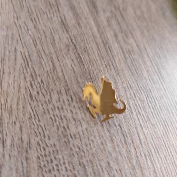 Mali Bros,zmaj sa kopčom