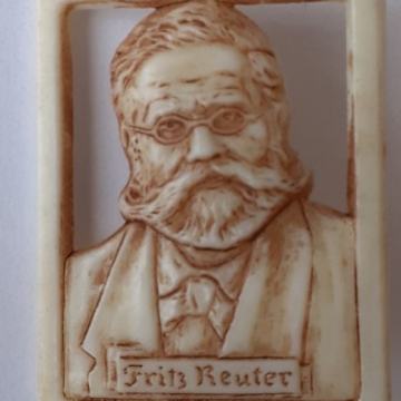 stari broš od kosti - Fritz Reuter