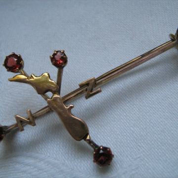 New Zealand garnet gold brooch 9 ct -ZLatni broš