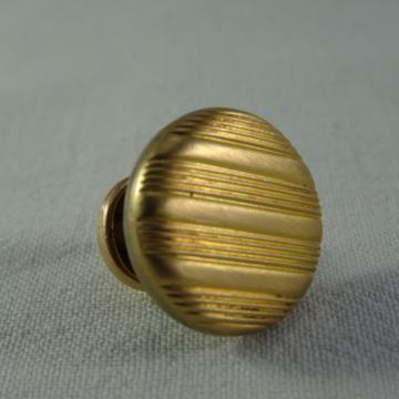 UKRASNI BROŠ DUGME pozlaćeno, 1900godina