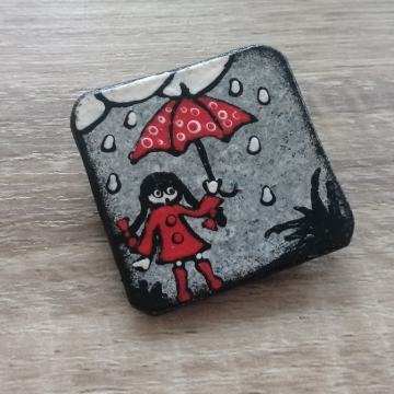 Unikat broš "Djevojčica na kiši"