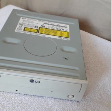 CD, DVD i FDD uređaji - oglasnik Njuskalo.hr