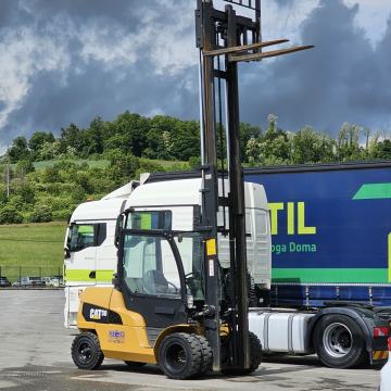 Viličar CAT DP50N 8 tona