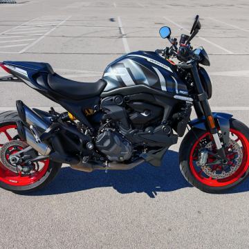 Ducati Monster 937 plus  937 cm3 2024