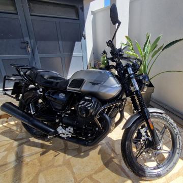 Moto Guzzi V7 Stone 853 cm3 + OPREMA