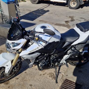 Suzuki GSR 750A 750 cm3