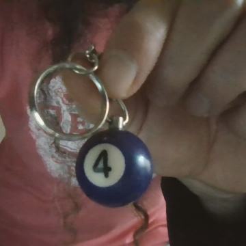 PRIVJESAK ZA KLJUČEVE - BILJARSKA KUGLA