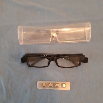 Dioptrijske naočale (+3) sa svjetiljkom