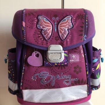 Poklanjamo - Školska torba anatomska Belmil