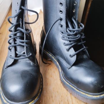 Marte Dr.Martens original čizme broj 39