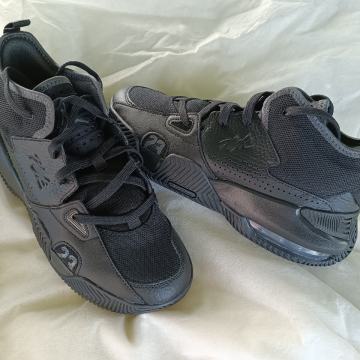 Air Jordan br.40 nove iz USA prod/mj.za veće? ZG ili KC?