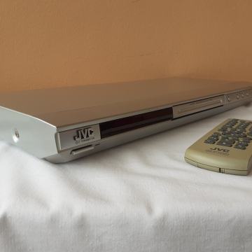 JVC XV-N212 DVD player sa daljinskim upravljačem, ispravan