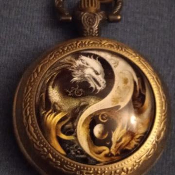 Đepni sat medaljon (dva zmaja Jing Jang)