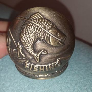 Đepni sat sa motivom ribe (poklon za ribiče)