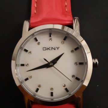 DONNA KARAN ZENSKI SAT