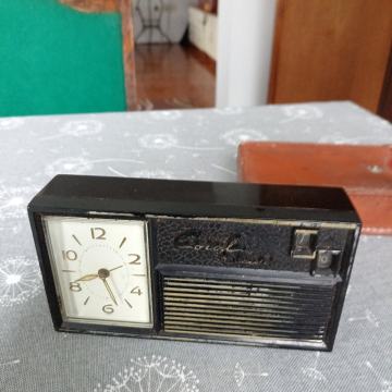 DŽEPNI TRANZISTOR SA SATOM