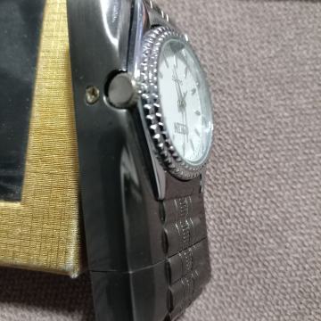 DŽEPNI UPALJAČ SA SATOM