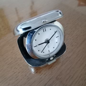 DŽEPNO PUTNI SAT NA BATERIJU