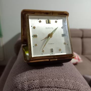 DŽEPNO PUTNI SAT NAVIJAČ, ILI STOLNI BUDILICA