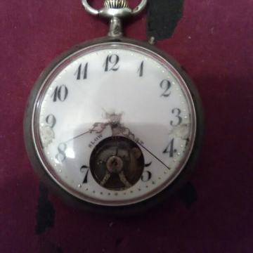 Poljubac sa vidljivom nemirnicom