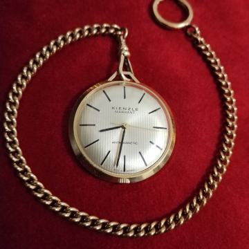 Pozlaćeni kao nov Kienzle-antimagnet mehanički sat  iz 1970 godine..