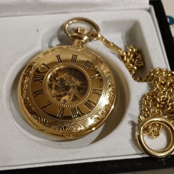 Prekrasan skeleton đepni sat u pozlati