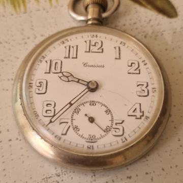 Prodajem stari đepni sat sačuvan ispravan 45€.