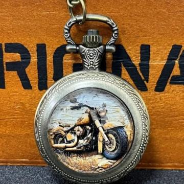 Sat đepni medaljon (motiv motocikla)