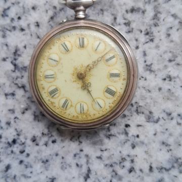 Stari džepni sat